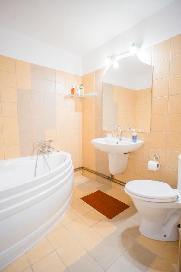 Rustic & Spacious 3Br Apartment Bucureşti Eksteriør bilde