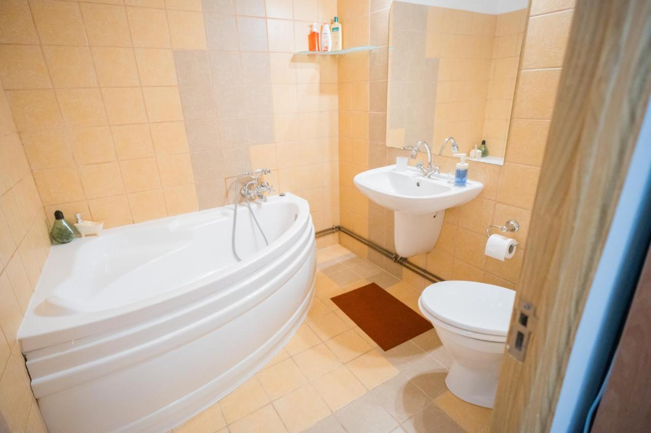 Rustic & Spacious 3Br Apartment Bucureşti Eksteriør bilde