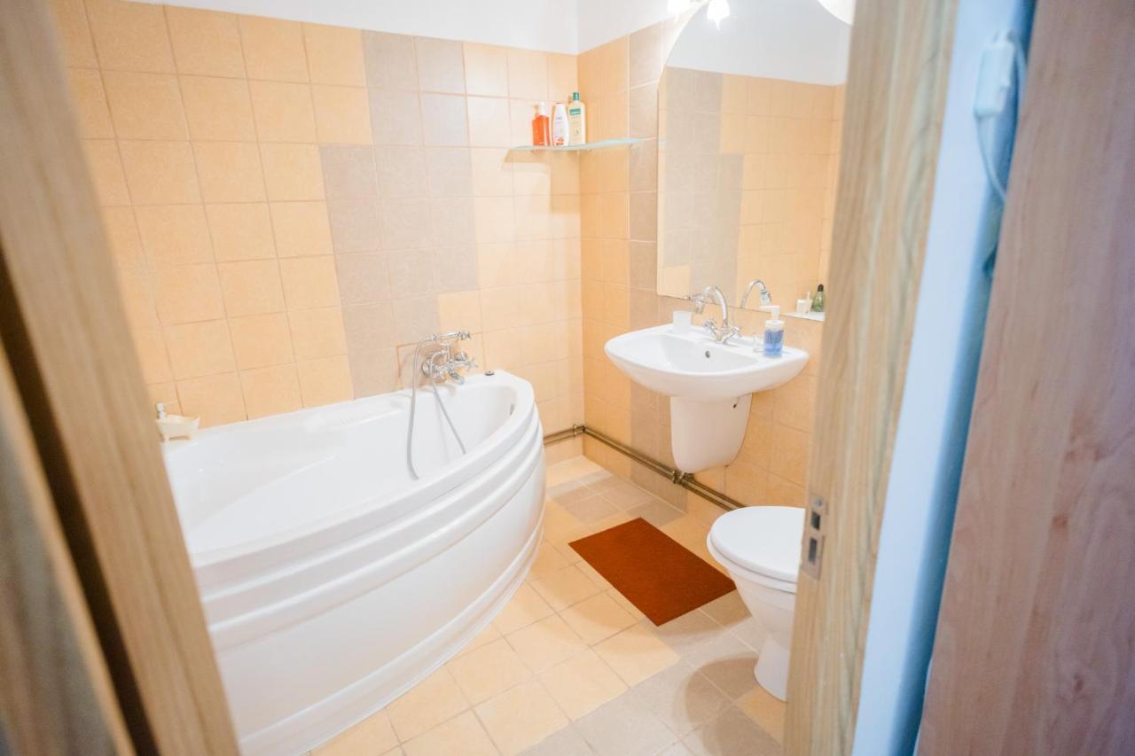 Rustic & Spacious 3Br Apartment Bucureşti Eksteriør bilde
